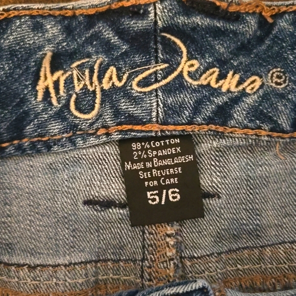 Ariya Cuffed Jean Shorts Size 5/6 - Picture 3 of 5